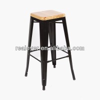 Design vintage metal high stool with wooden cushion